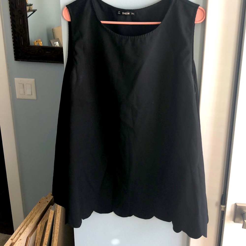 Black plus size scallop bottom tank